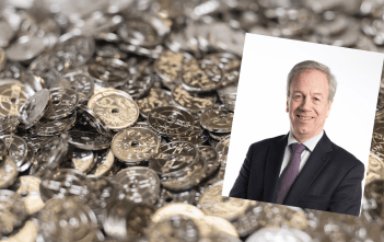 Sentralbanksjefen kjemper for kontantene