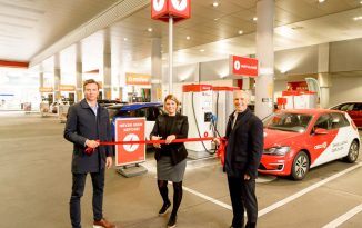 Første i verden: Circle K erstatter drivstoffpumper med elbilladere circle k