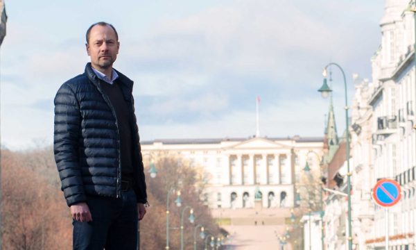 Reinert Vigtel Forretningsutvikler i Escalon Services og mangeårig CFO i større selskaper i et tomt Oslo sentrum i forbindelse med Koronaviruset i 2020.